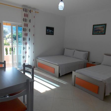 Guest House Vila Bega Sarandë Buitenkant foto