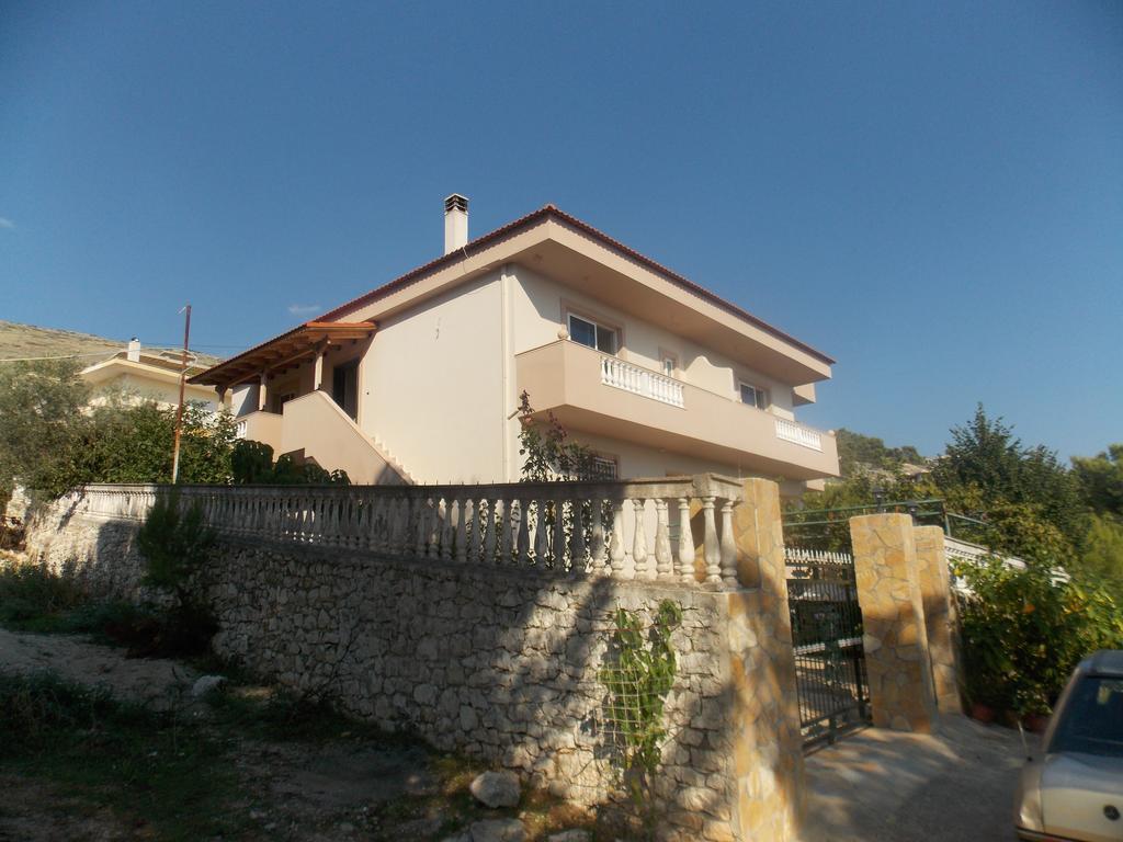 Guest House Vila Bega Sarandë Buitenkant foto
