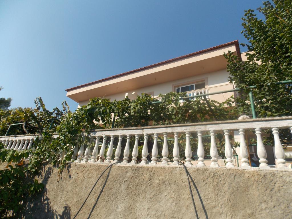 Guest House Vila Bega Sarandë Buitenkant foto