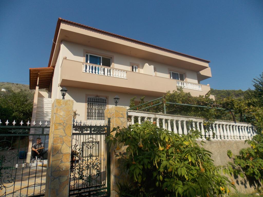 Guest House Vila Bega Sarandë Buitenkant foto