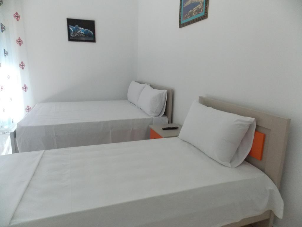 Guest House Vila Bega Sarandë Buitenkant foto