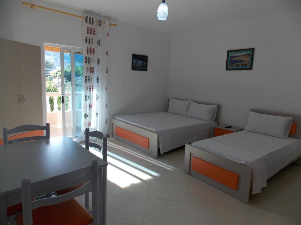 Guest House Vila Bega Sarandë Buitenkant foto