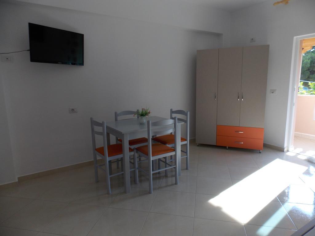 Guest House Vila Bega Sarandë Buitenkant foto