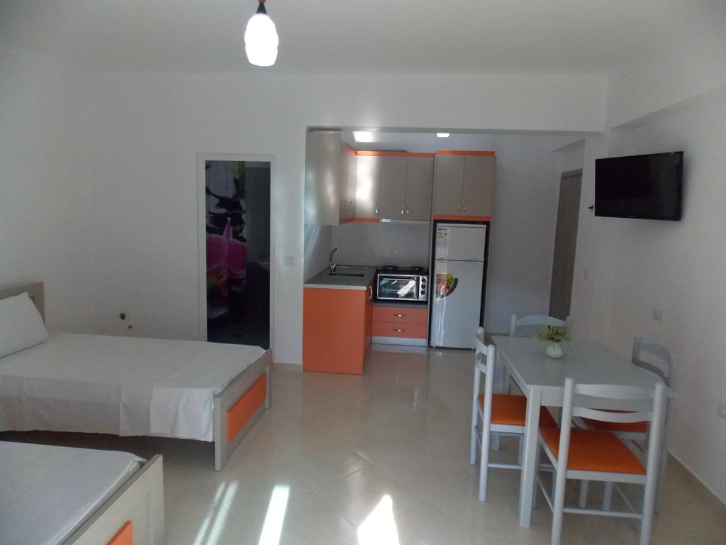 Guest House Vila Bega Sarandë Buitenkant foto