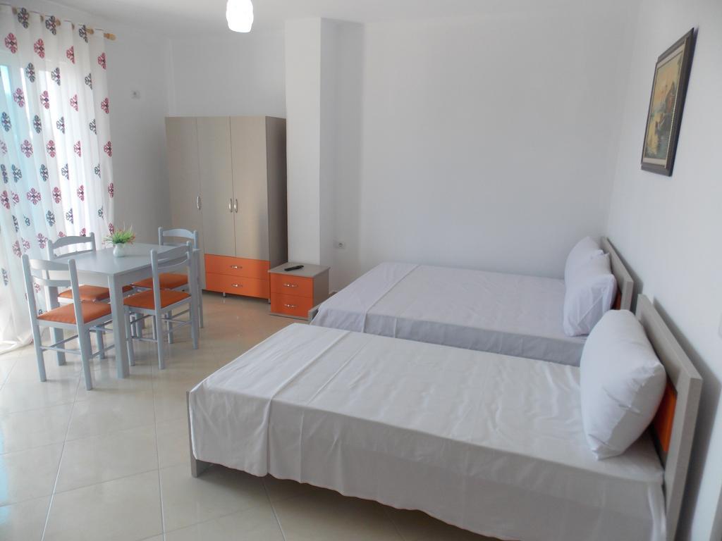 Guest House Vila Bega Sarandë Buitenkant foto