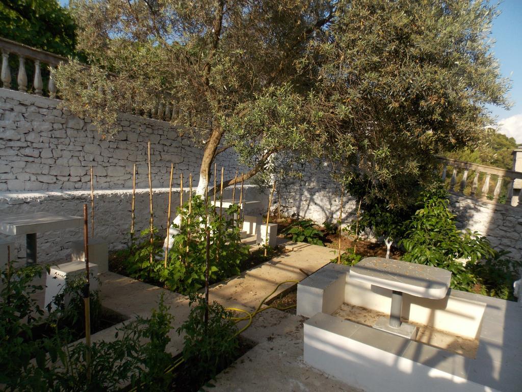 Guest House Vila Bega Sarandë Buitenkant foto