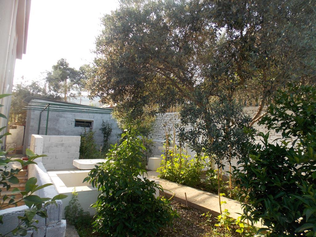 Guest House Vila Bega Sarandë Buitenkant foto