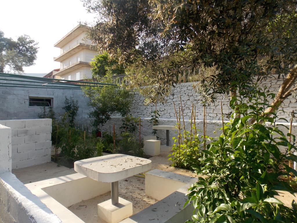Guest House Vila Bega Sarandë Buitenkant foto