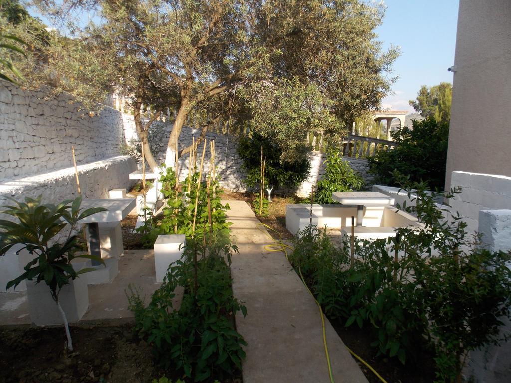 Guest House Vila Bega Sarandë Buitenkant foto