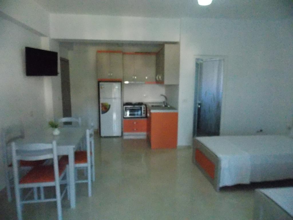 Guest House Vila Bega Sarandë Buitenkant foto