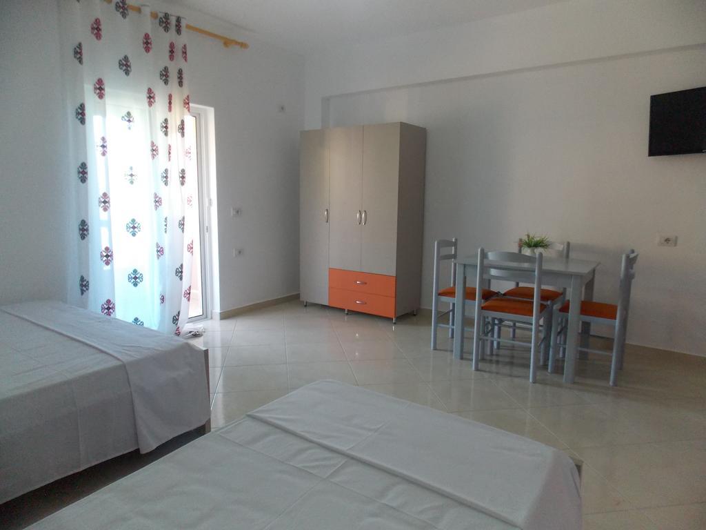 Guest House Vila Bega Sarandë Buitenkant foto