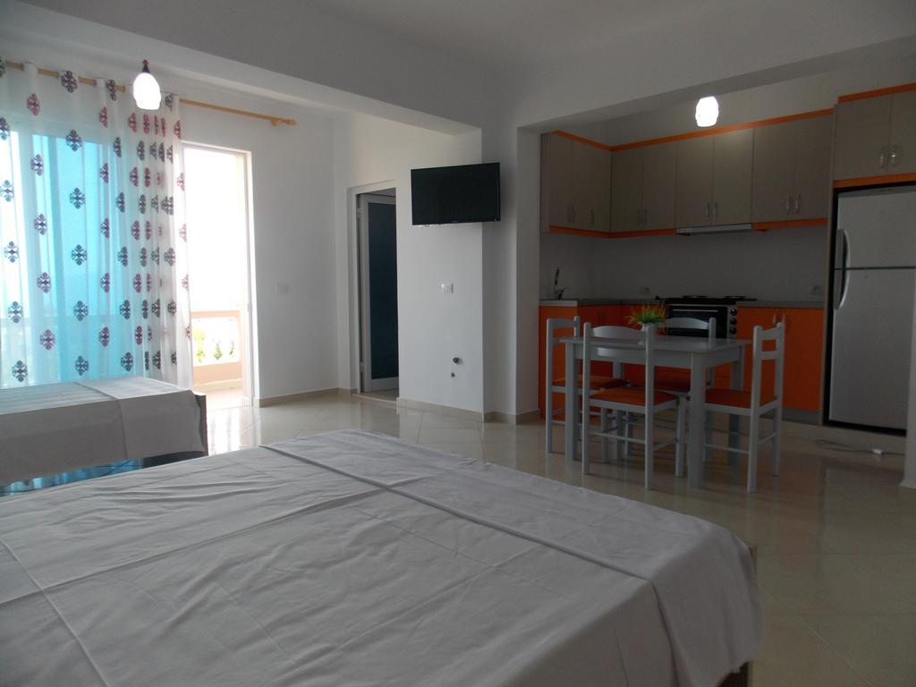 Guest House Vila Bega Sarandë Buitenkant foto