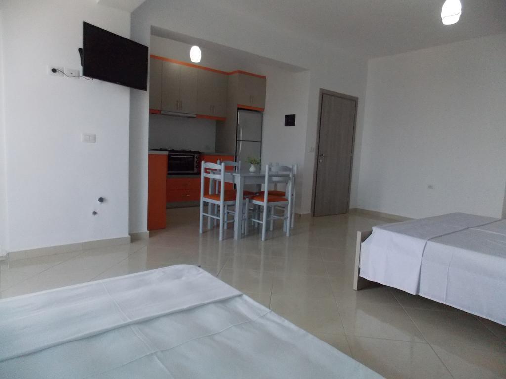 Guest House Vila Bega Sarandë Buitenkant foto