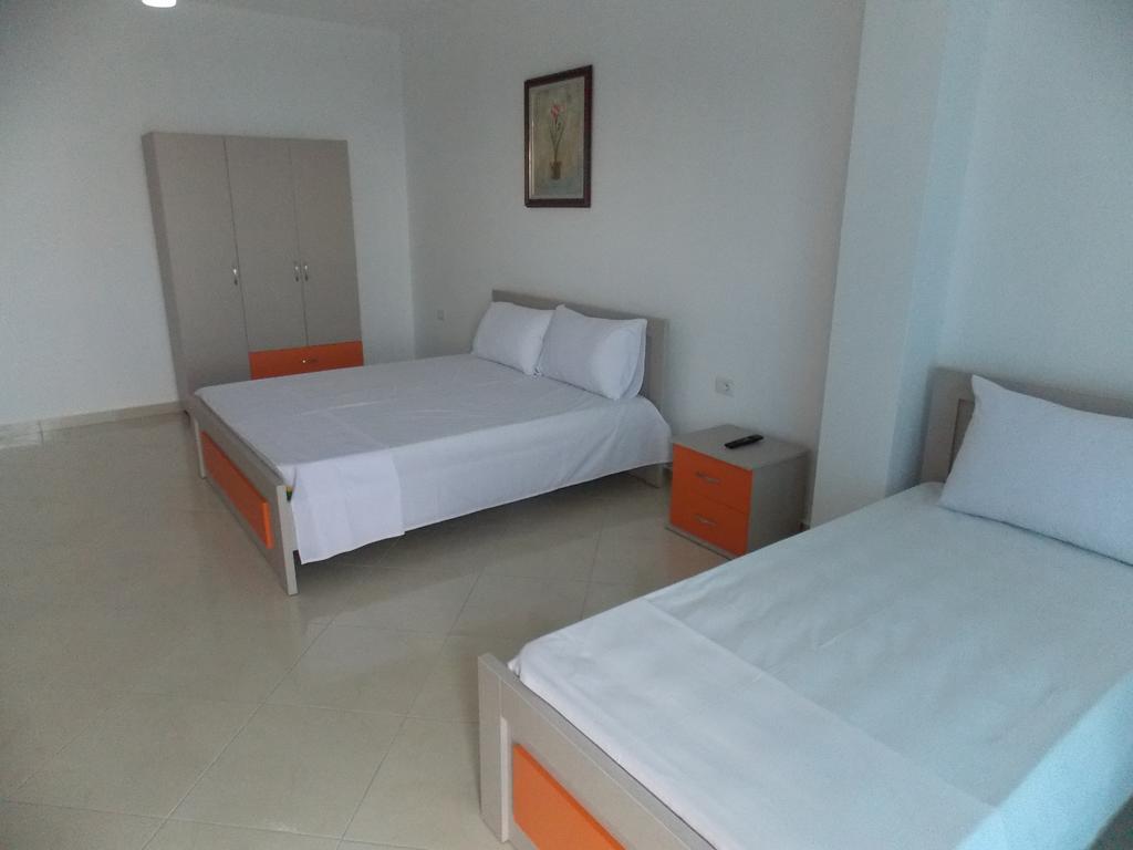 Guest House Vila Bega Sarandë Buitenkant foto