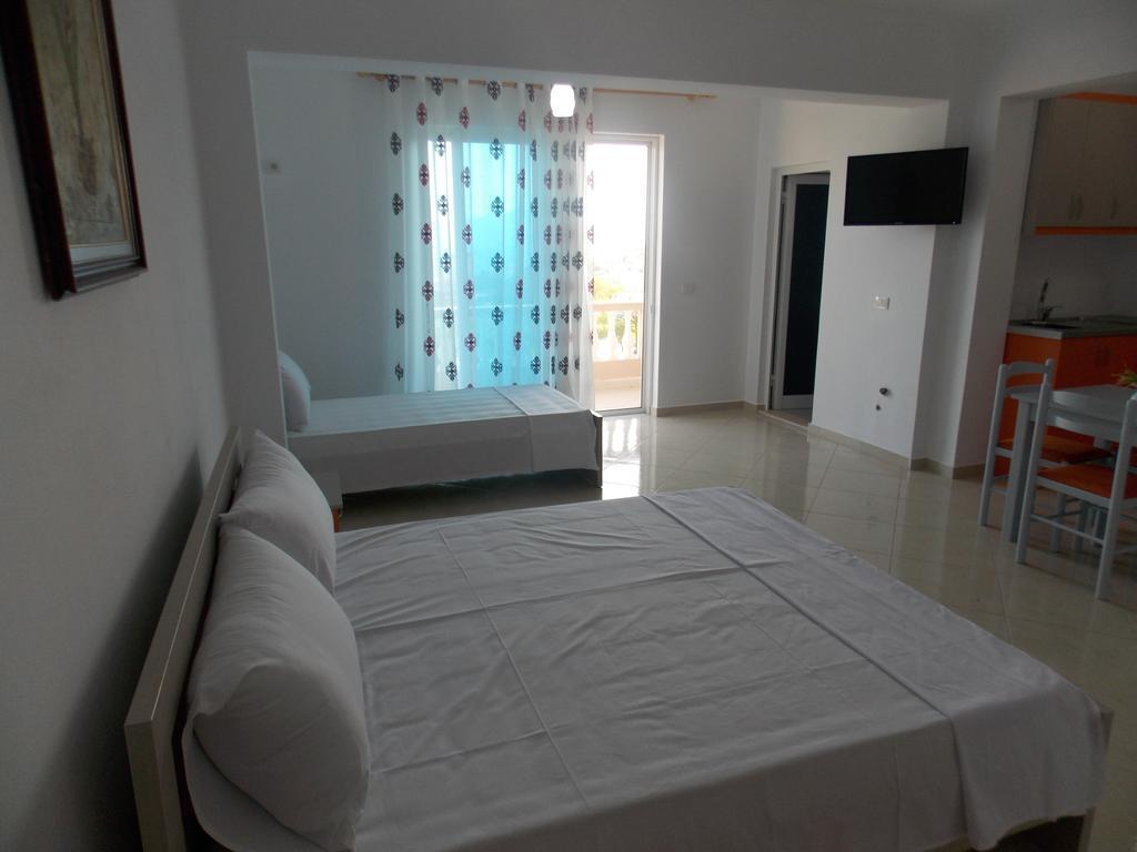 Guest House Vila Bega Sarandë Buitenkant foto