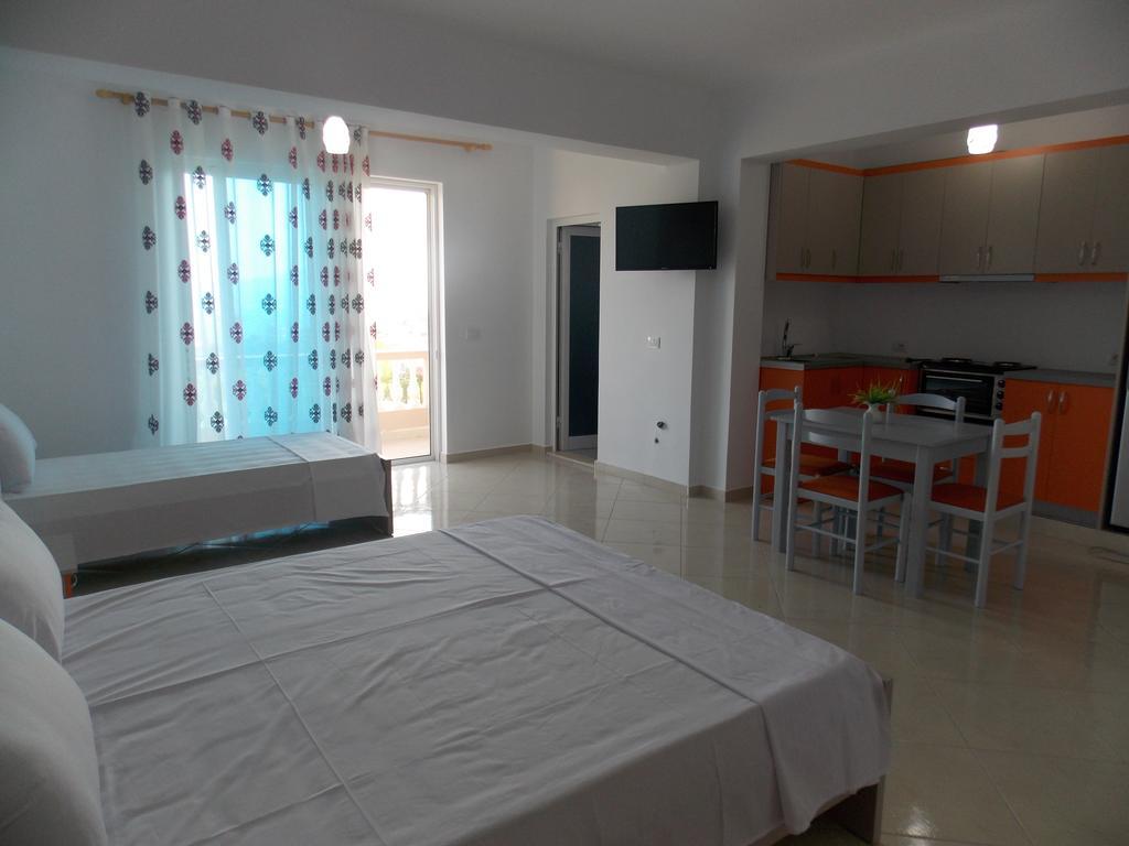 Guest House Vila Bega Sarandë Buitenkant foto