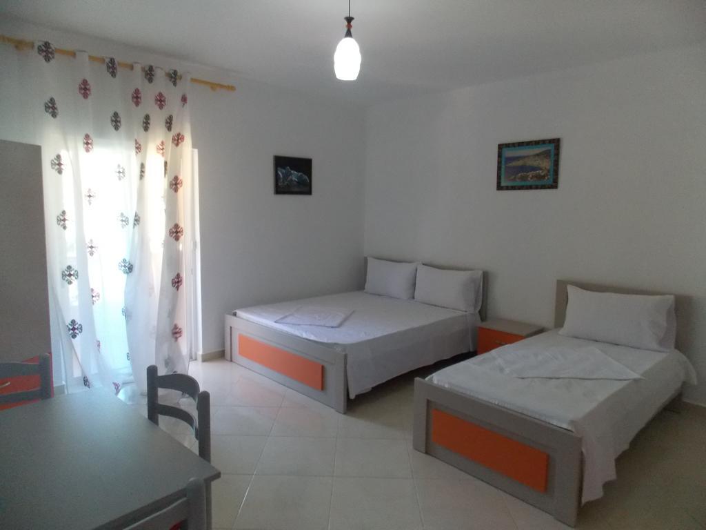 Guest House Vila Bega Sarandë Buitenkant foto