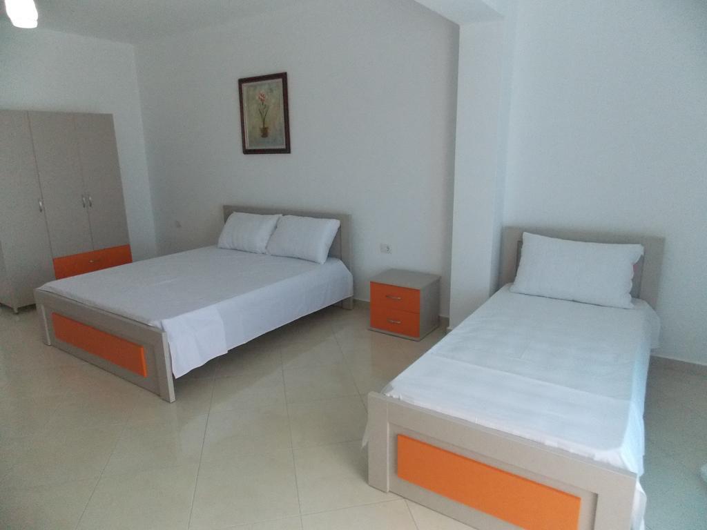 Guest House Vila Bega Sarandë Buitenkant foto