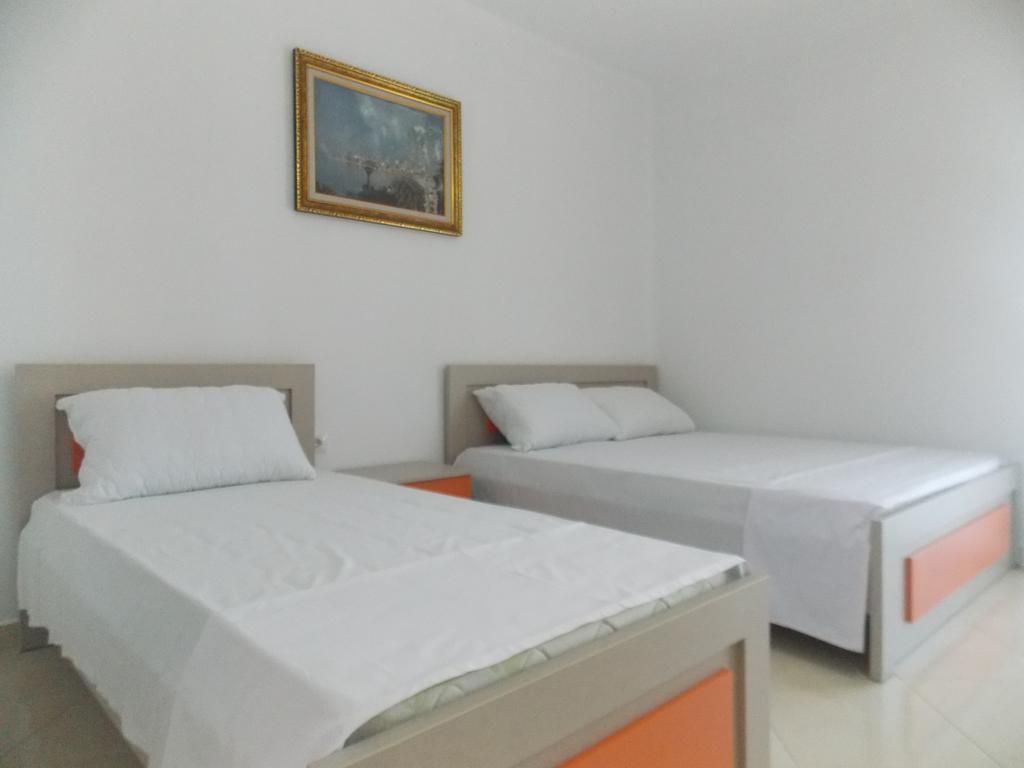 Guest House Vila Bega Sarandë Buitenkant foto