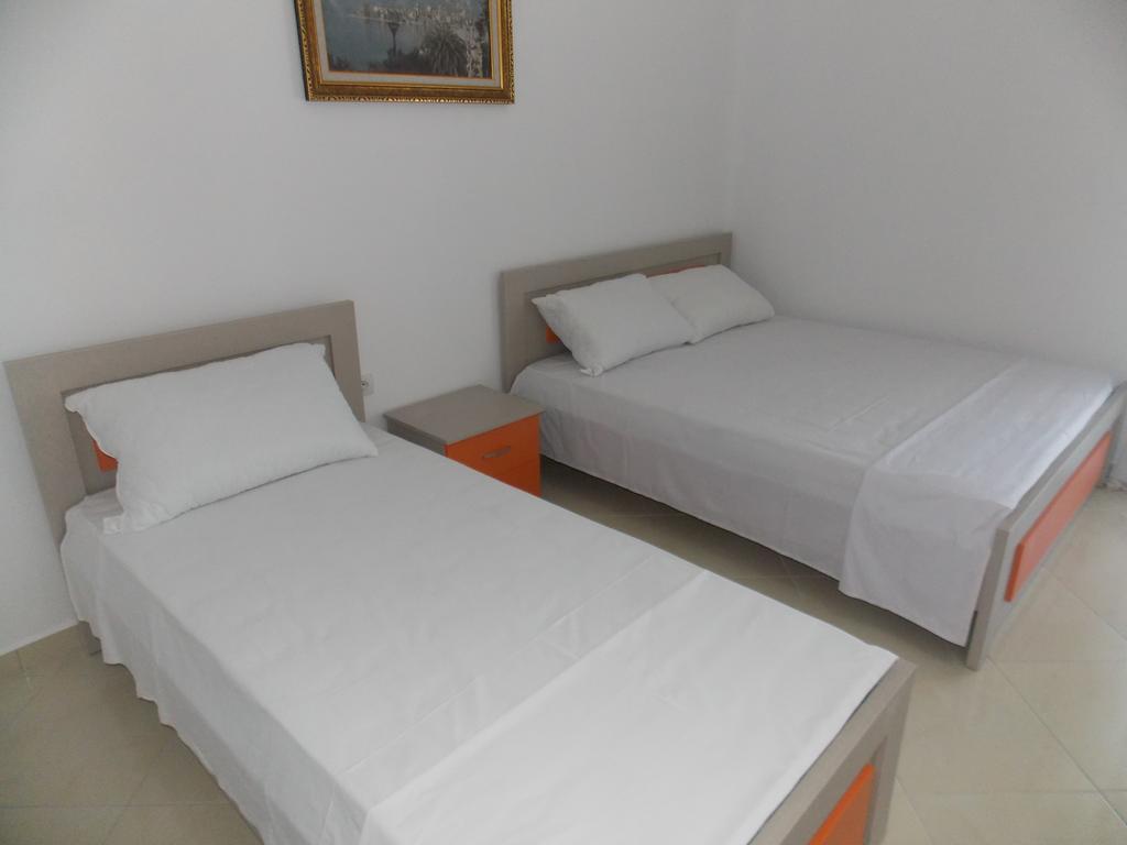Guest House Vila Bega Sarandë Buitenkant foto
