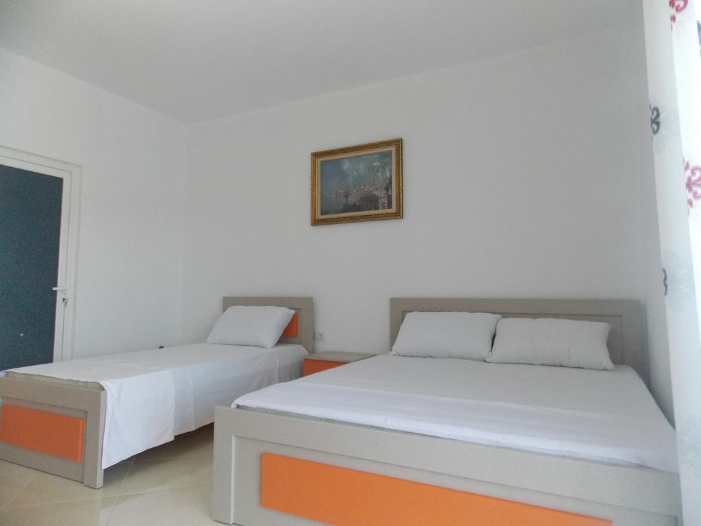 Guest House Vila Bega Sarandë Buitenkant foto