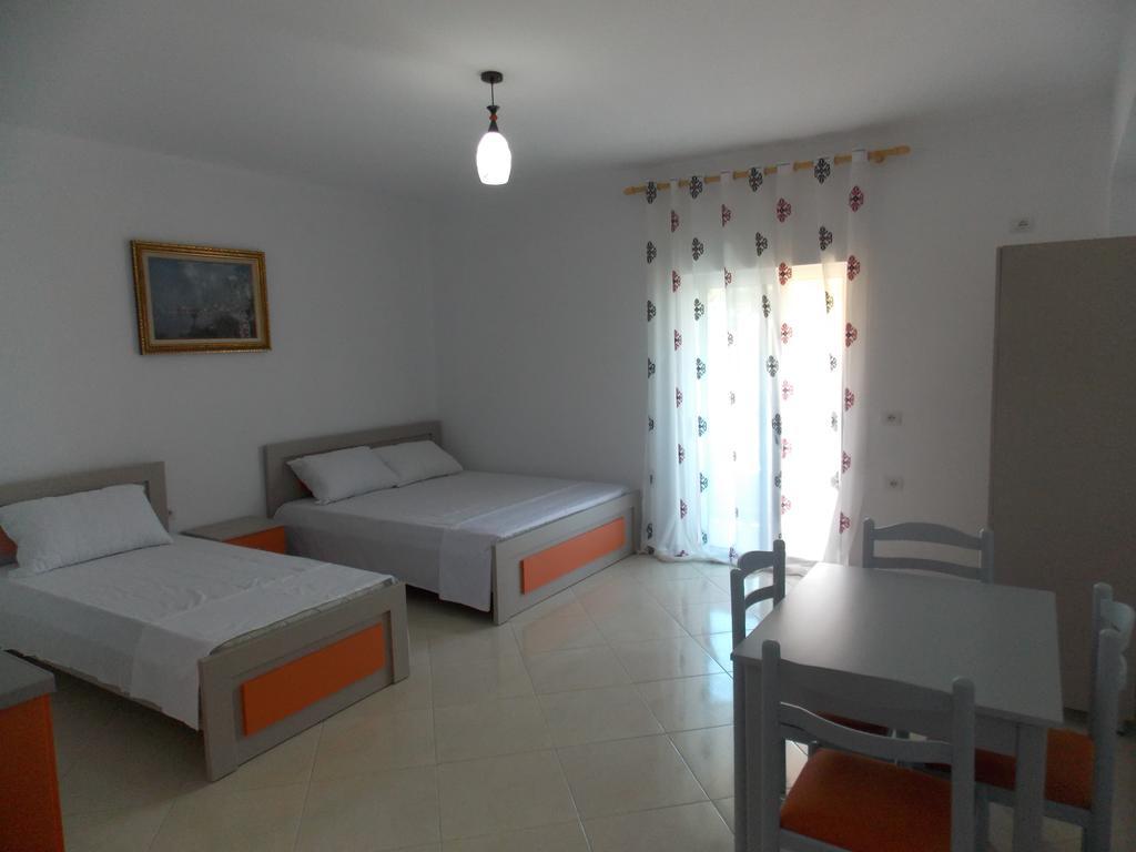 Guest House Vila Bega Sarandë Buitenkant foto