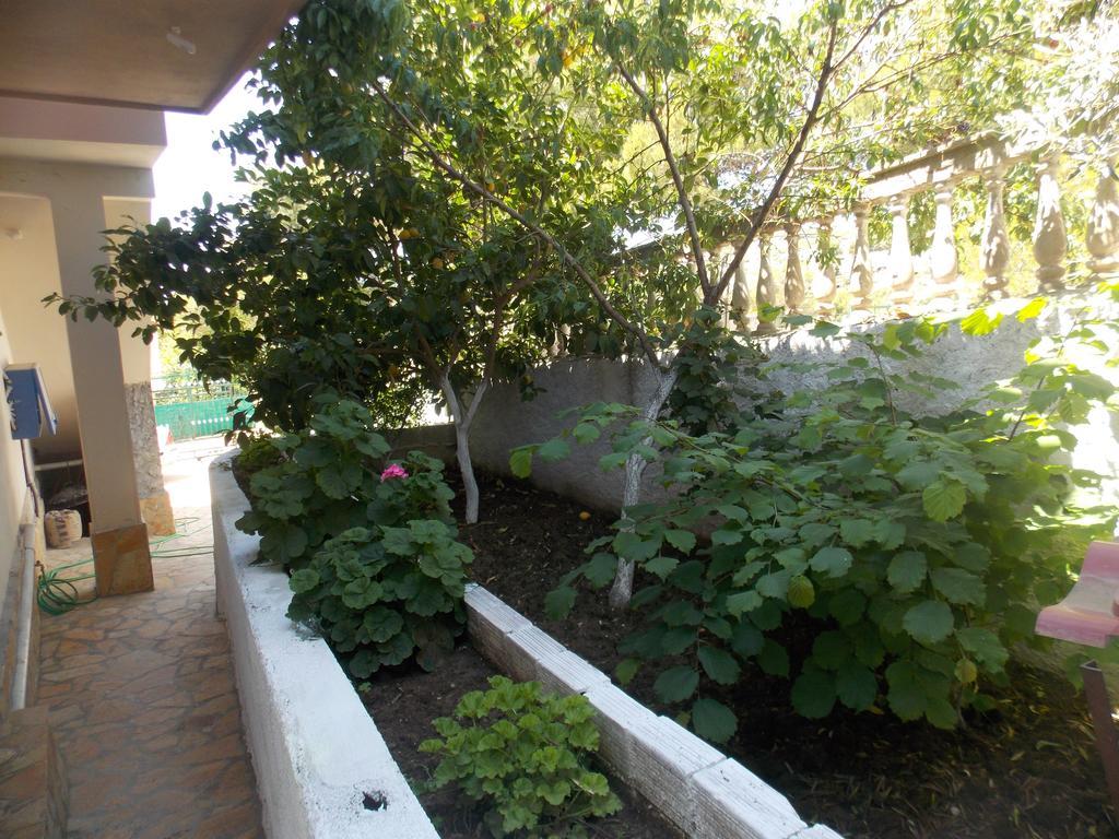Guest House Vila Bega Sarandë Buitenkant foto