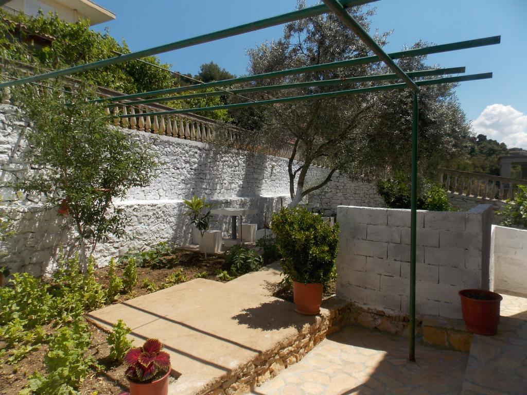 Guest House Vila Bega Sarandë Buitenkant foto