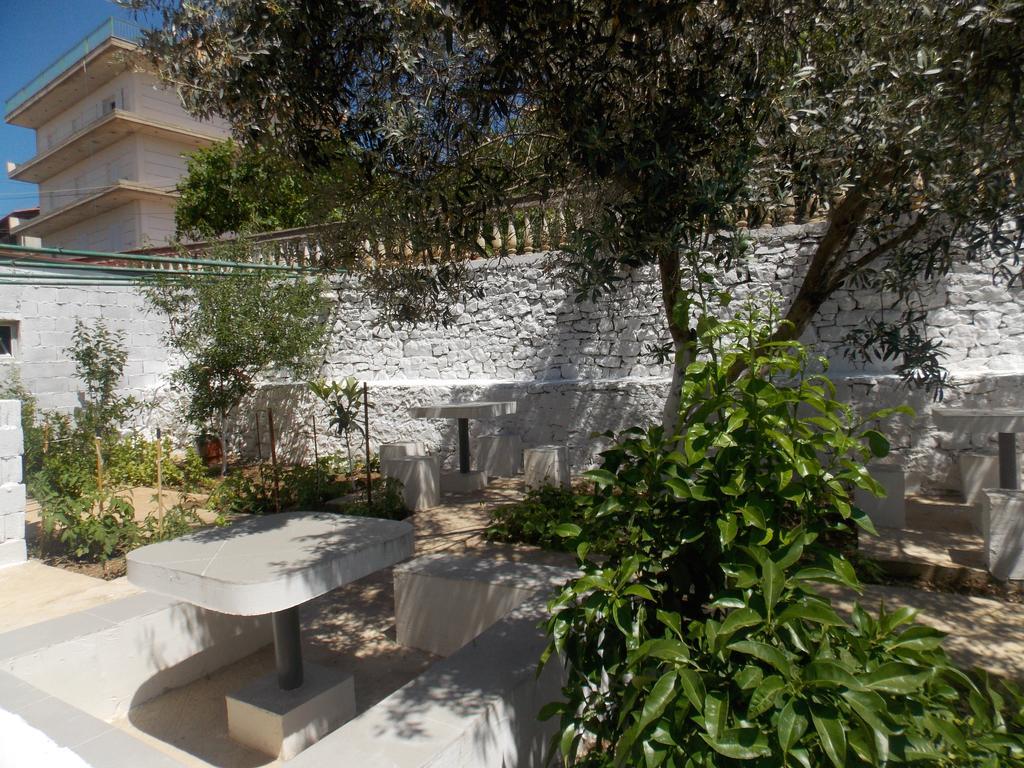 Guest House Vila Bega Sarandë Buitenkant foto