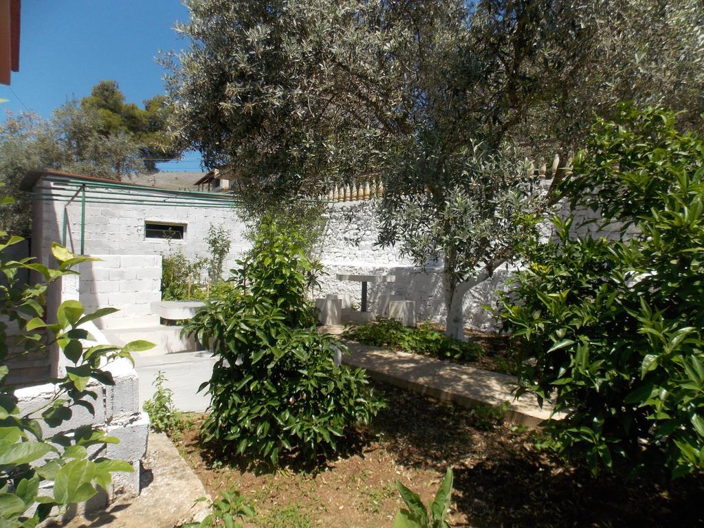 Guest House Vila Bega Sarandë Buitenkant foto